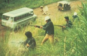 Frauen in Ketten – Black Mama, White Mama