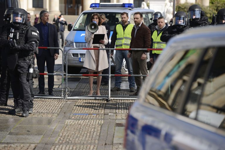 Steig Nicht Aus Szene 6 FilmRezensionen.de