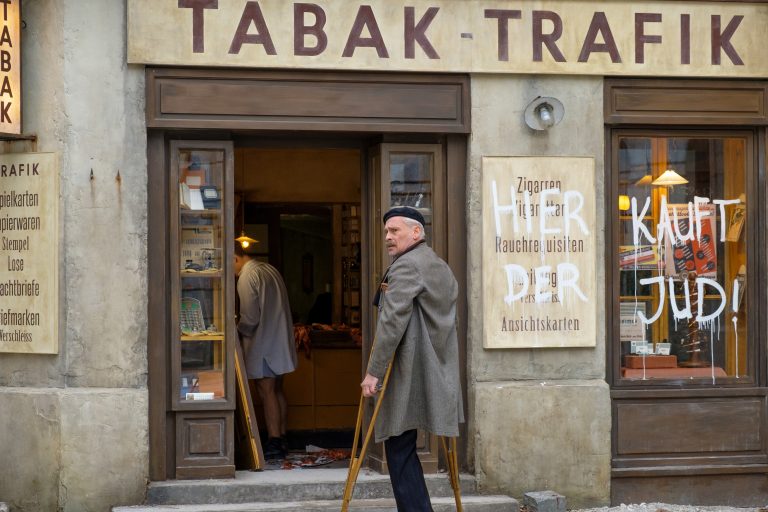 Rezensionen Für Der Trafikant DER TRAFIKANT Szene 2 | Film-Rezensionen.de