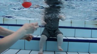 Snorri und der Baby Schwimmclub