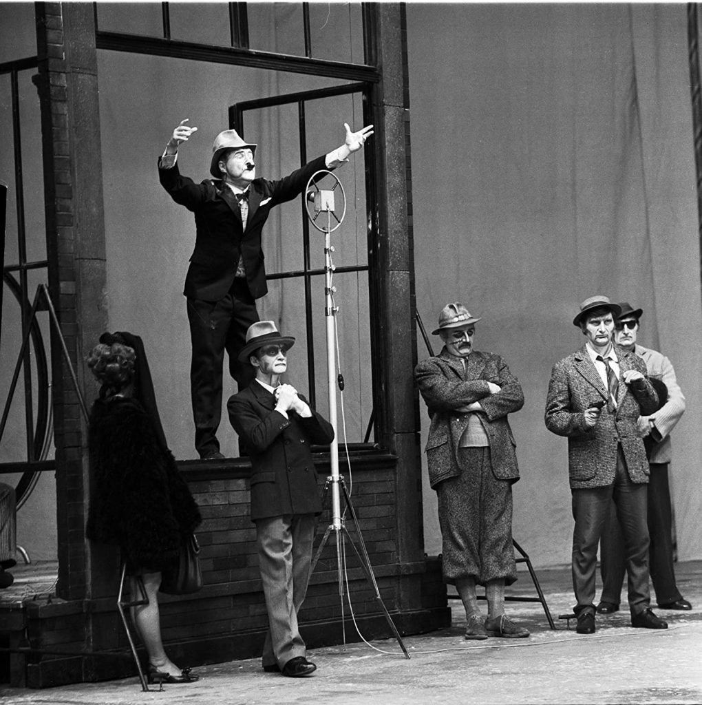 Der Aufhaltsame Aufstieg Des Arturo Ui Szenenanalyse Der aufhaltsame Aufstieg des Arturo Ui Szene 4 | Film-Rezensionen.de