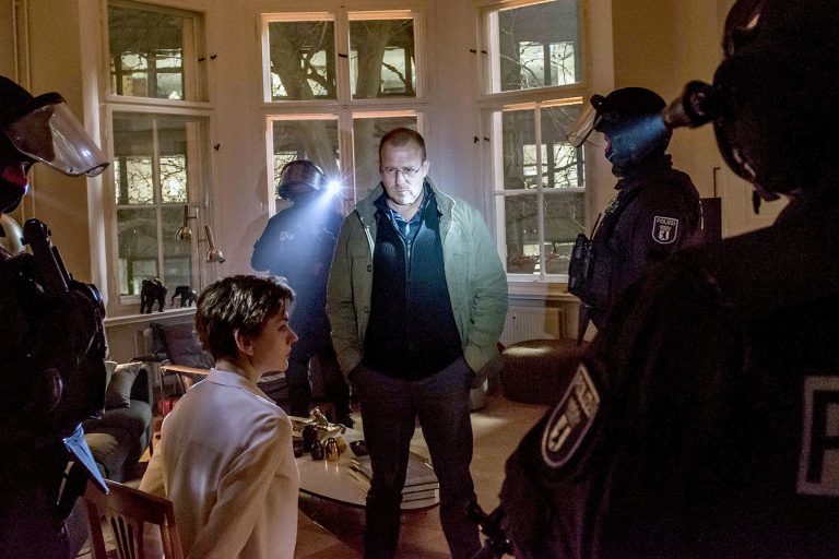 Unterm Radar Szene 8 FilmRezensionen.de