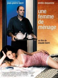 Laura wirbelt Staub auf Une femme de ménage