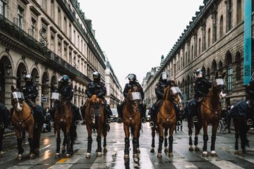 Un pays qui se tient sage The Monopoly of Violence