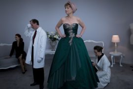 Mrs. Harris und ein Kleid von Dior Mrs. Harris Goes to Paris