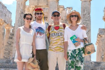 Akropolis Bonjour – Monsier Thierry macht Urlaub On sourit pour la photo