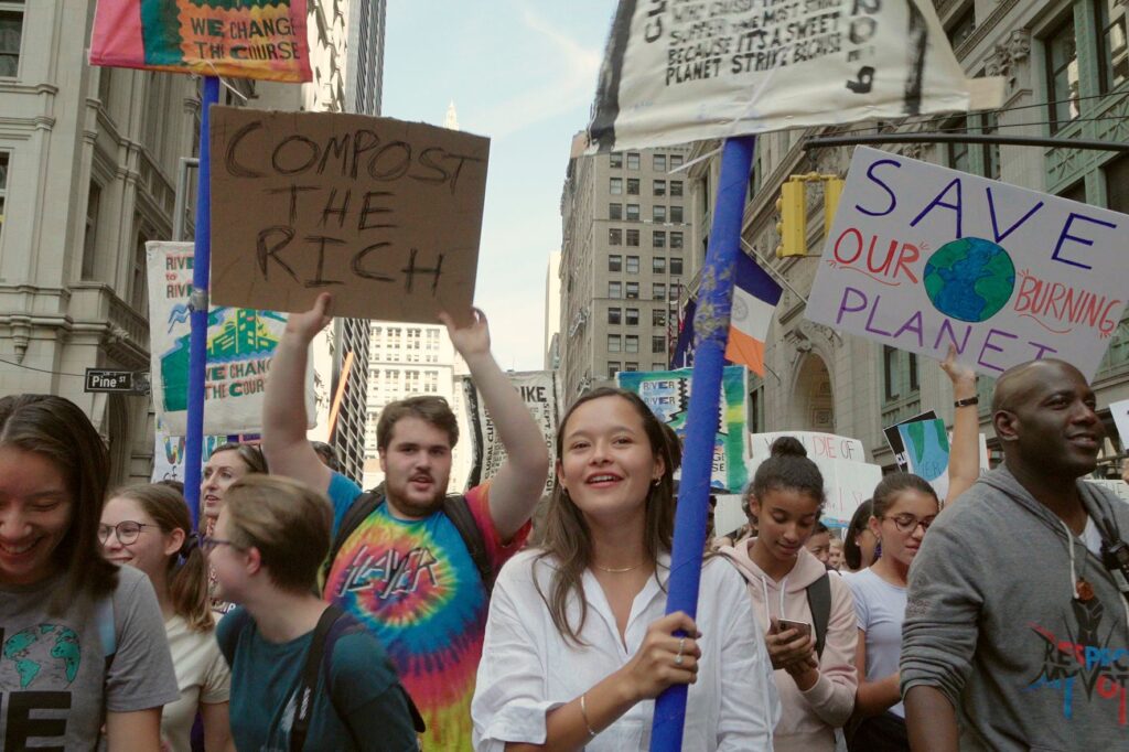 Bigger Than Us Frontpage FilmRezensionen.de