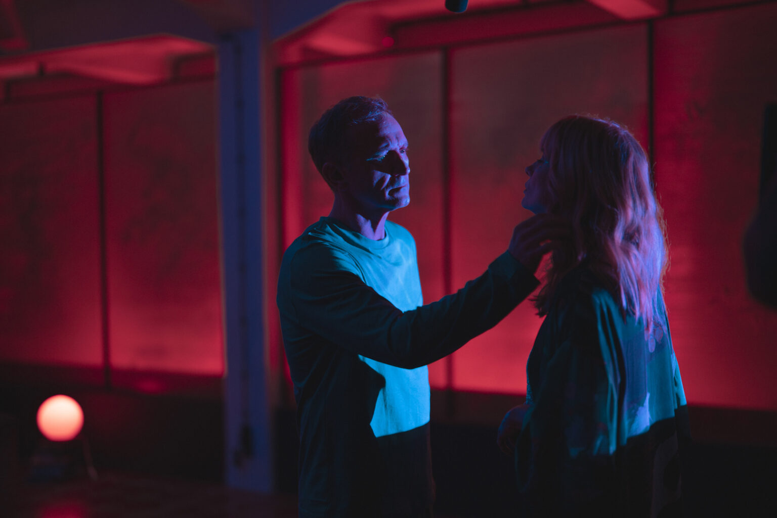 Ein Maedchen und ein Kosmonaut Staffel 1 Szene 3 | Film-Rezensionen.de Ein Maedchen und ein Kosmonaut Staffel 1 Szene 3 | Film-Rezensionen.de