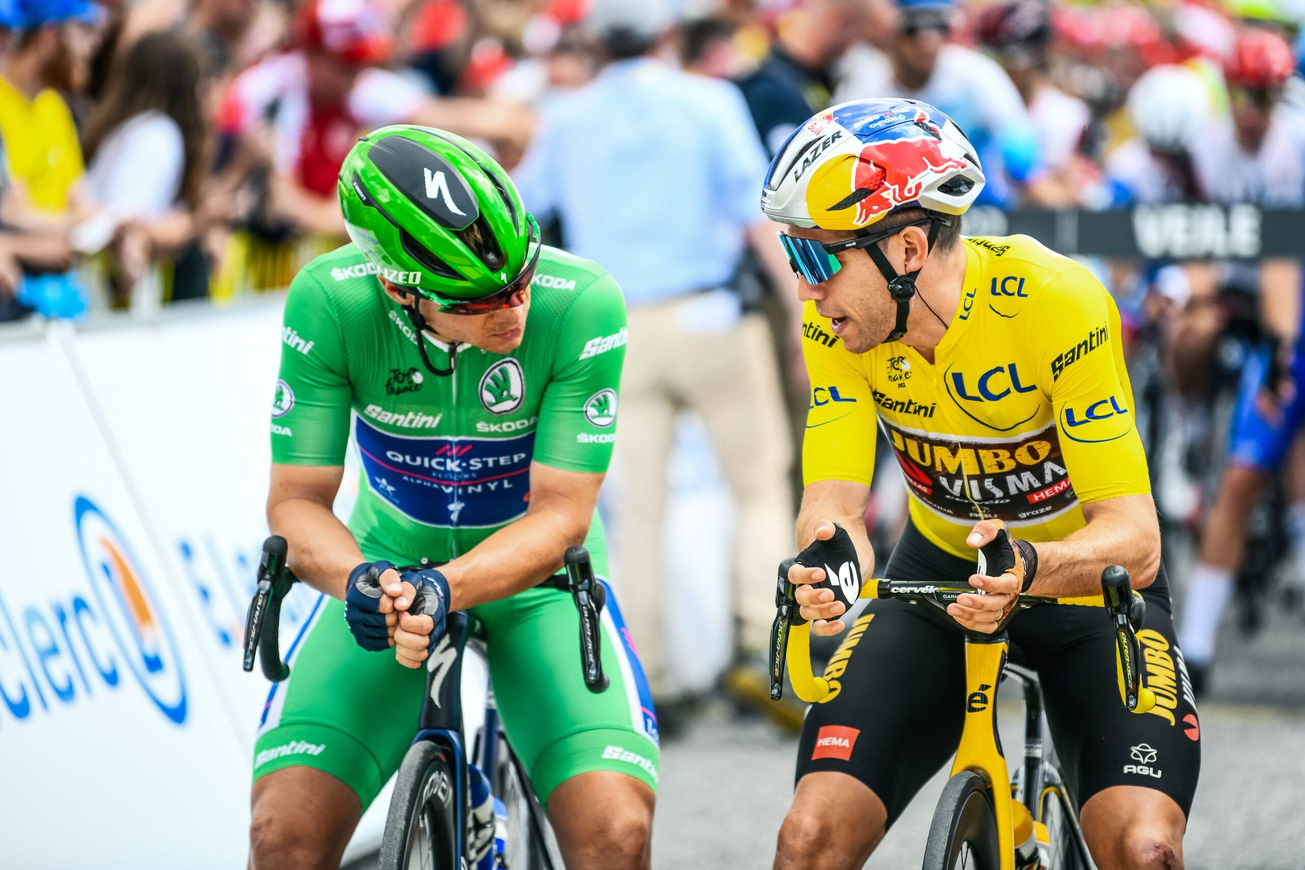 trailer tour de france im hauptfeld