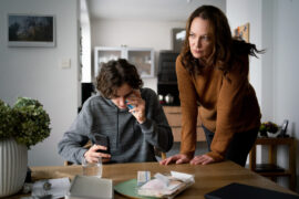 Unter anderen Umständen: Mütter und Söhne Tv Fernsehen ZDF Streamen online Mediathek