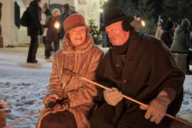 Weihnachtspäckchen ... haben alle zu tragen Herzkino TV Fernsehen ZDF Streamen online Mediathek Video on Demand DVD kaufen