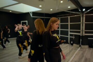 Tanzen für den Teufel: Die TikTok-Sekte von 7M Dancing for the Devil: The 7M TikTok Cult Netflix Streamen online