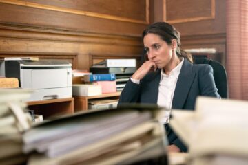 Servus, Euer Ehren - Endlich Richterin TV Fernsehen Das Erste ARD Streamen online Mediathek Video on Demand DVD kaufen