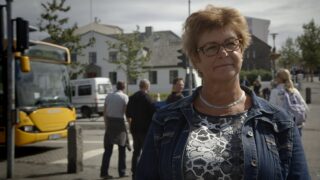 Szenenbild mit Guðrún Jónsdóttir aus: Ein Tag ohne Frauen