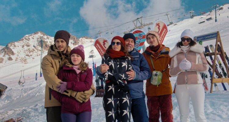 Familie, aber nur fast Almost Family Família, Pero No Mucho Netflix Streamen online