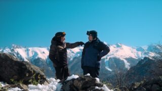 Familie, aber nur fast Almost Family Família, Pero No Mucho Netflix Streamen online