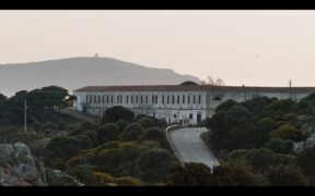 Nella colonia penale In the Penal Colony