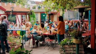 Halb Malmö hat mit mir Schluss gemacht – Staffel 1 Halva Malmö består av killar som dumpat mig Diary of a Ditched Girl Netflix Streamen online