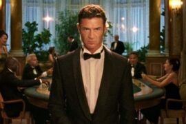 Reflection in a Dead Diamond Reflet dans un diamant mort