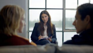 naked Tv Fernsehen Das Erste ARD Streamen online Mediathek Video on Demand DVD kaufen