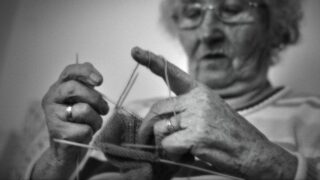 Muddi – Zwölf Annäherungen an das Altern