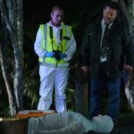 Brokenwood - Mord in Neuseeland: Von der Wiege bis ins Grab Tv Fernsehen Das Erste ARD Streamen online Mediathek Video on Demand DVD kaufen