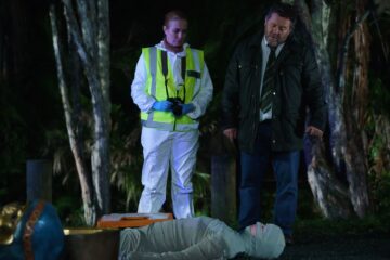 Brokenwood - Mord in Neuseeland: Von der Wiege bis ins Grab Tv Fernsehen Das Erste ARD Streamen online Mediathek Video on Demand DVD kaufen