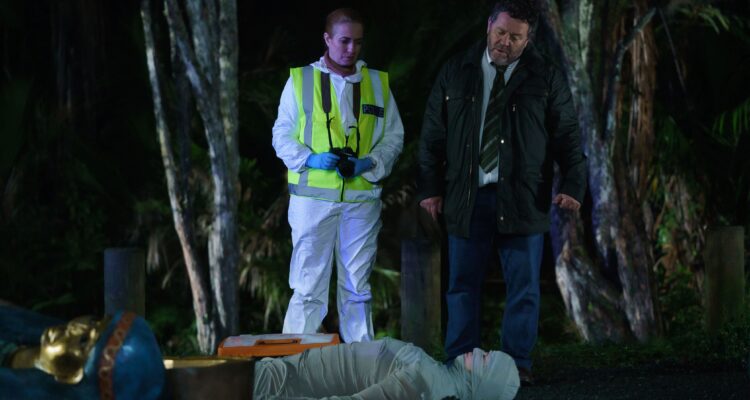 Brokenwood - Mord in Neuseeland: Von der Wiege bis ins Grab Tv Fernsehen Das Erste ARD Streamen online Mediathek Video on Demand DVD kaufen