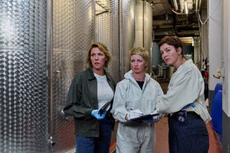 Mordufer: Wein und Wahrheit TV Fernsehen ZDF Streamen online Mediathek Video on Demand DVD kaufen