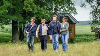 Podlachien – Alle für eine Podlasie It Takes a Village Netflix Streamen online Video on Demand