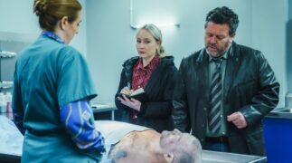 Brokenwood - Mord in Neuseeland: Der Todesengel Brokenwood Mysteries: Death n’ Bass Tv Fernsehen Das Erste ARD Streamen online Mediathek Video on Demand DVD kaufen