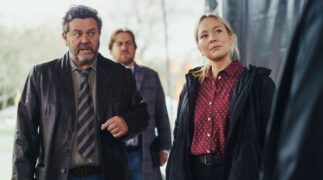 Brokenwood – Mord in Neuseeland: Vom Funken zur Flamme Brokenwood Mysteries: Spark to a Flame Tv Fernsehen Das Erste ARD Streamen online Mediathek Video on Demand DVD kaufen