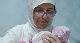 Wise Women – Fünf Hebammen, fünf Kulturen