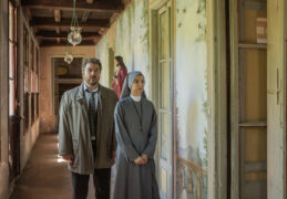 Mord in Genua – Ein Fall für Petra Delicato: Enge Mauern Tv Fernsehen ZDF Streamen online Mediathek Video on Demand DVD kaufen
