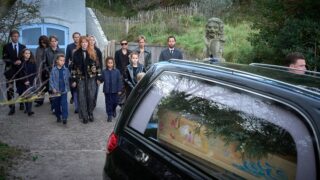 Und hüte dich vor dem Bösen De Eetclub The Perfect Lie Netflix Streamen online Video on Demand