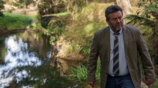 Brokenwood – Mord in Neuseeland: Die Familienfehde Brokenwood Mysteries: Spark to a Flame Tv Fernsehen Das Erste ARD Streamen online Mediathek Video on Demand DVD kaufen