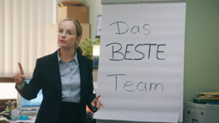 Nine to Five - Das Amt Tv Fernsehen ZDFneo Streamen online Mediathek Video on Demand DVD kaufen