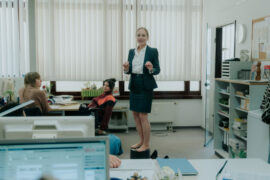 Nine to Five - Das Amt Tv Fernsehen ZDFneo Streamen online Mediathek Video on Demand DVD kaufen